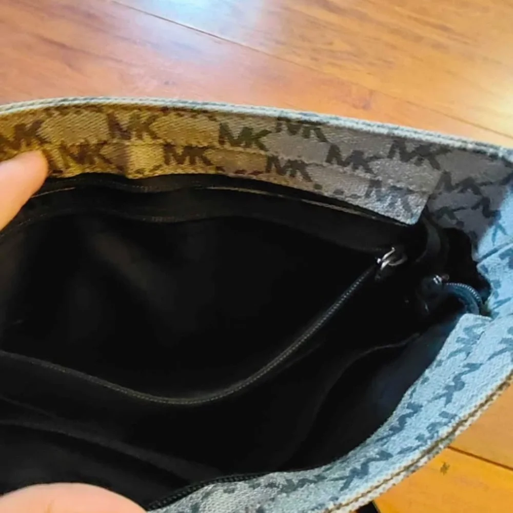 Michael kors crossbody Make Offer - Picture 2 of 3